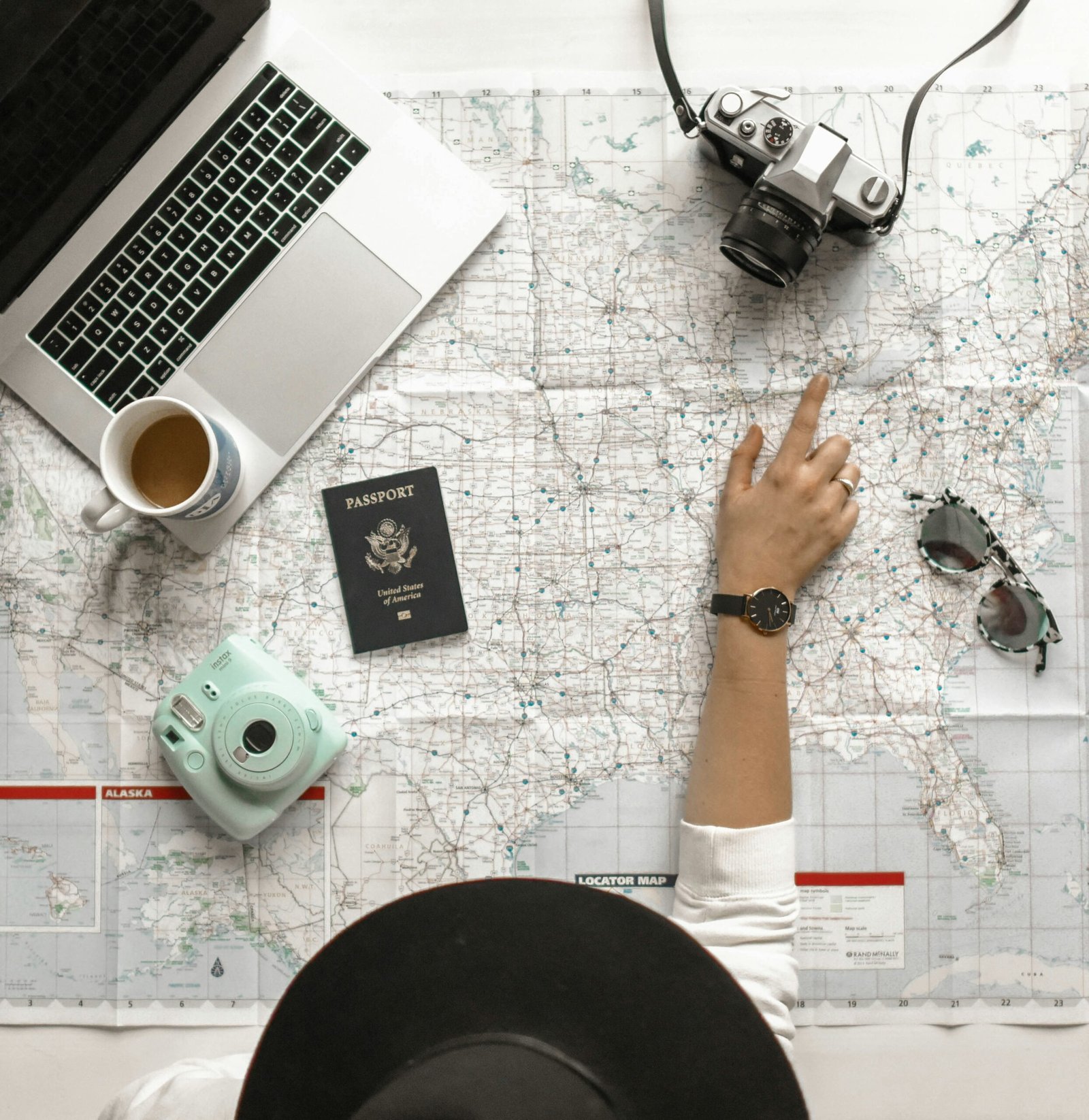 how travel advisors save money